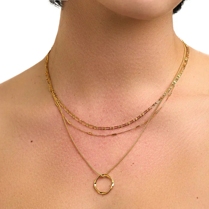Otvoreni hoepelcollier s tri reda u zlatu