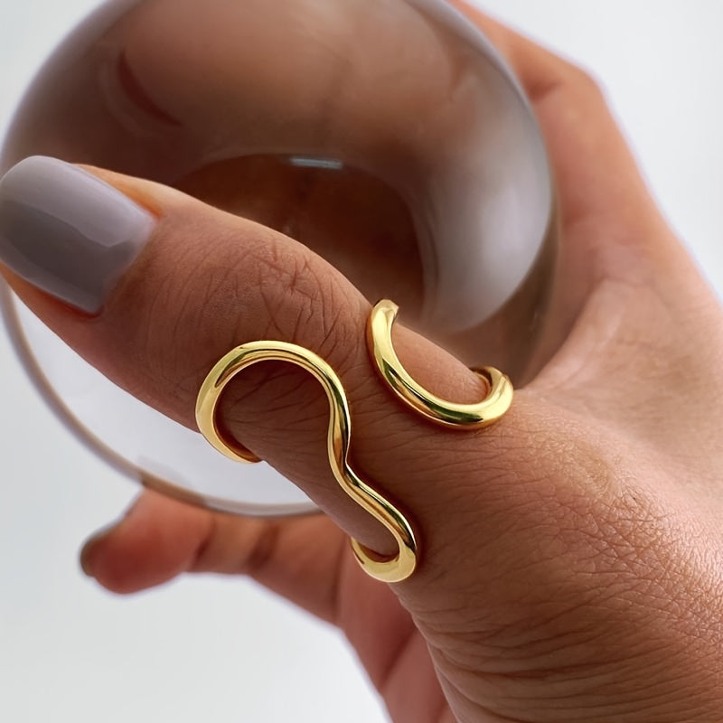 Chique Prsten s Asimetričnom Valovitošću
