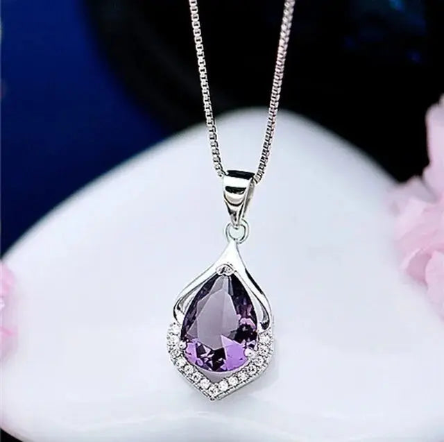 Elegantna Ogrlica s Ljubičastim Kristalom